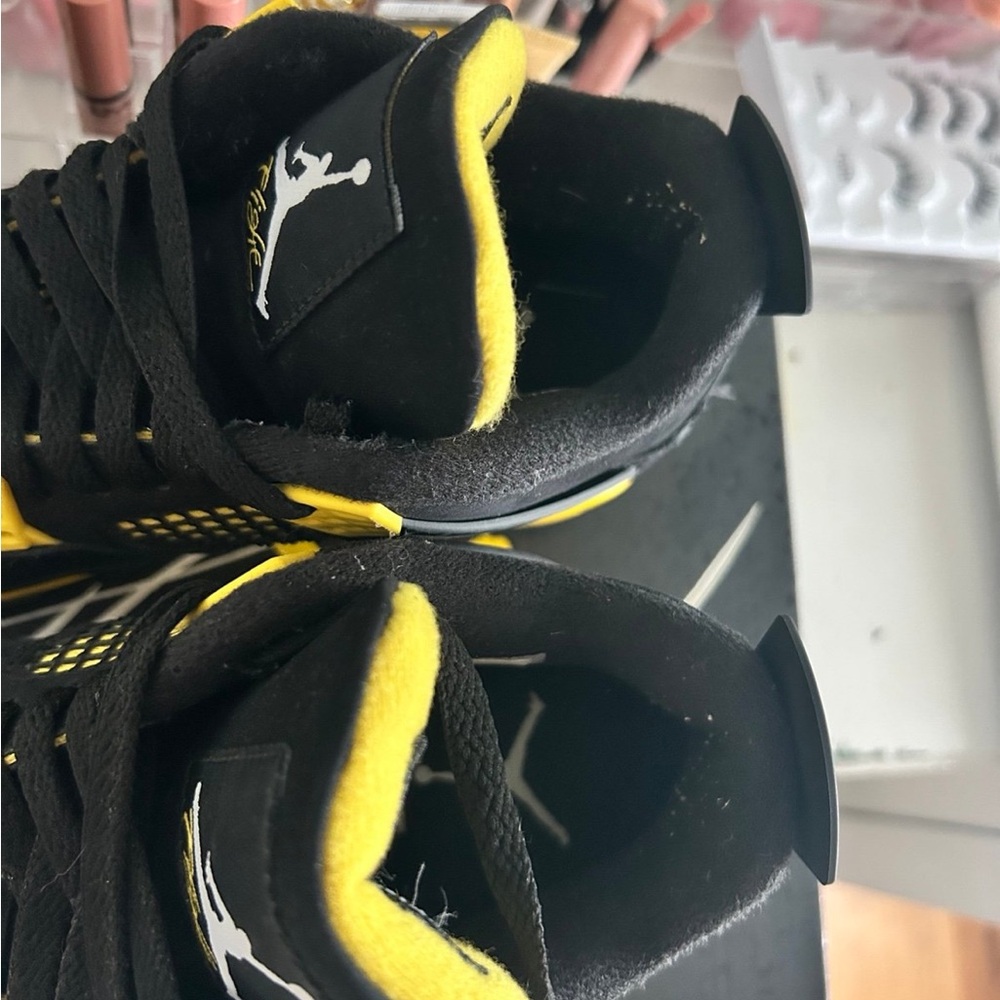 Jordan 4 Thunders - Picture 7 of 10